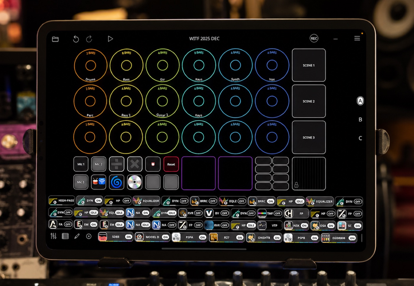 Tic2DaToc performing with Loopy Pro in a multi-instrument live-looping setup.