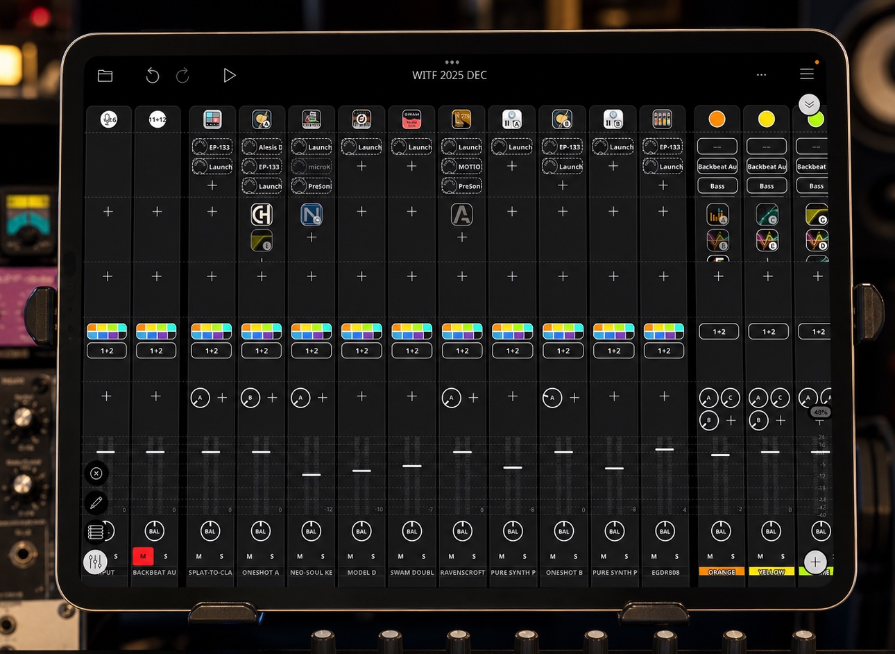 Tic2DaToc working with a Loopy Pro scene-grid template on iPad.